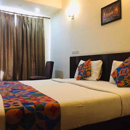 Hotel Merriment Alpha Noida Ngoại thất bức ảnh