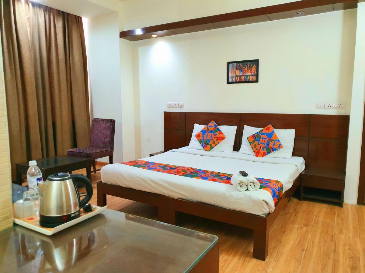 Hotel Merriment Alpha Noida Ngoại thất bức ảnh