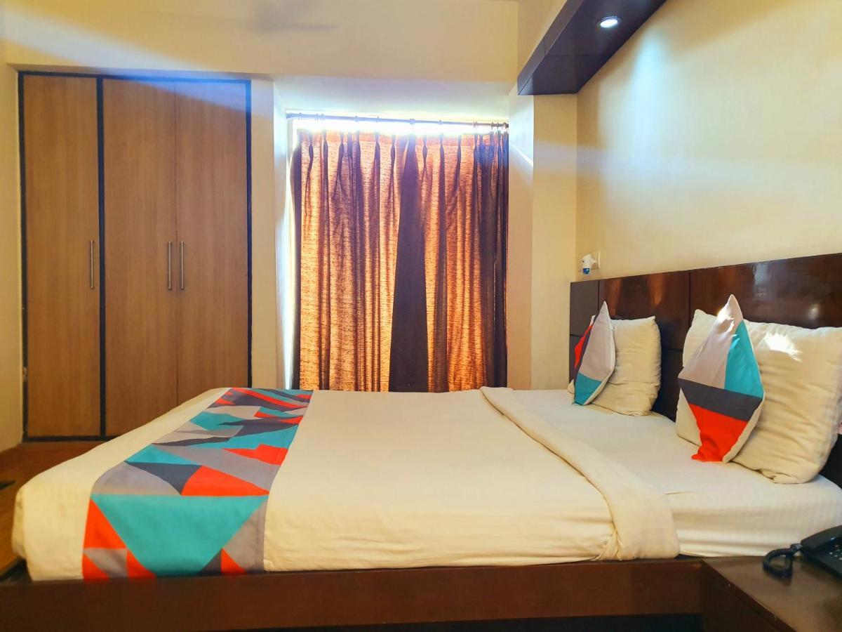 Hotel Merriment Alpha Noida Ngoại thất bức ảnh