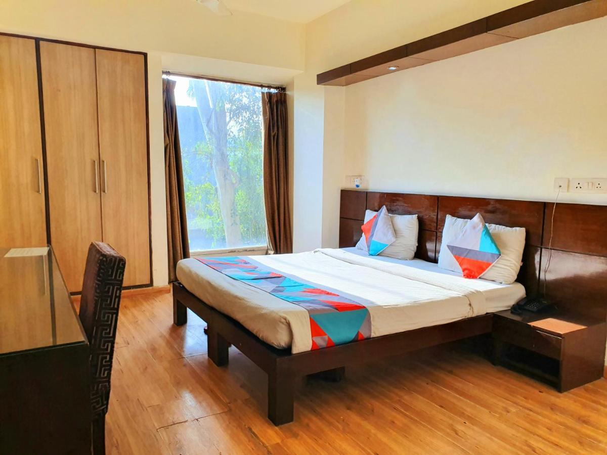 Hotel Merriment Alpha Noida Ngoại thất bức ảnh