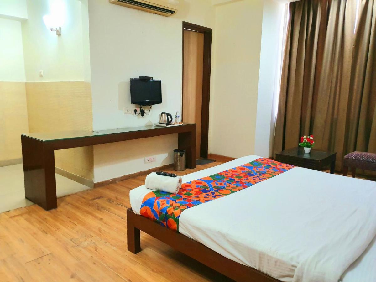 Hotel Merriment Alpha Noida Ngoại thất bức ảnh