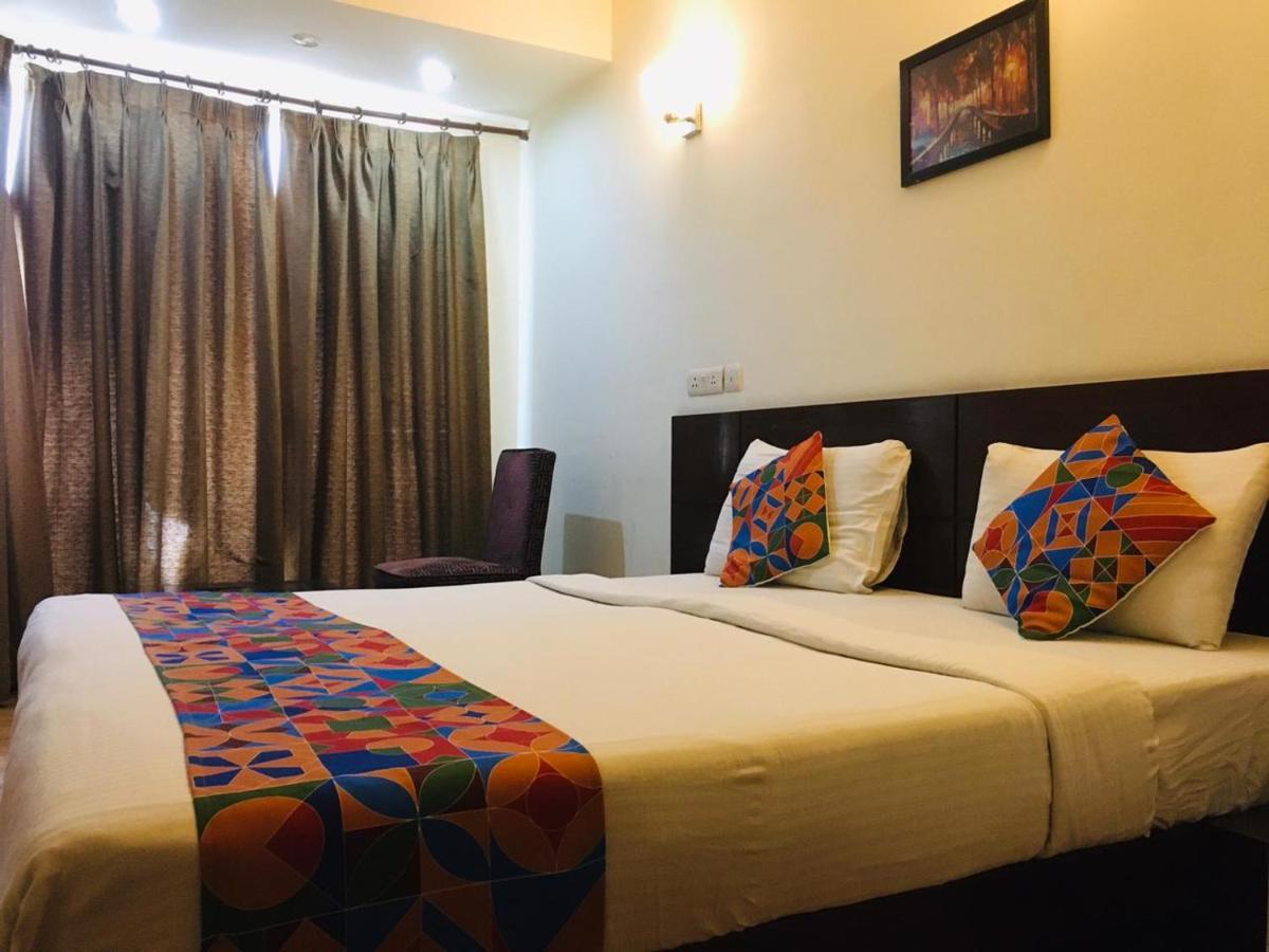 Hotel Merriment Alpha Noida Ngoại thất bức ảnh