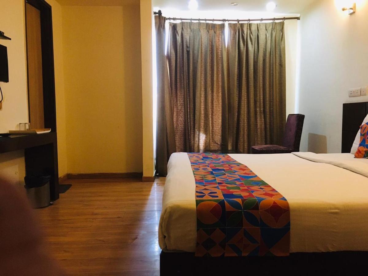 Hotel Merriment Alpha Noida Ngoại thất bức ảnh