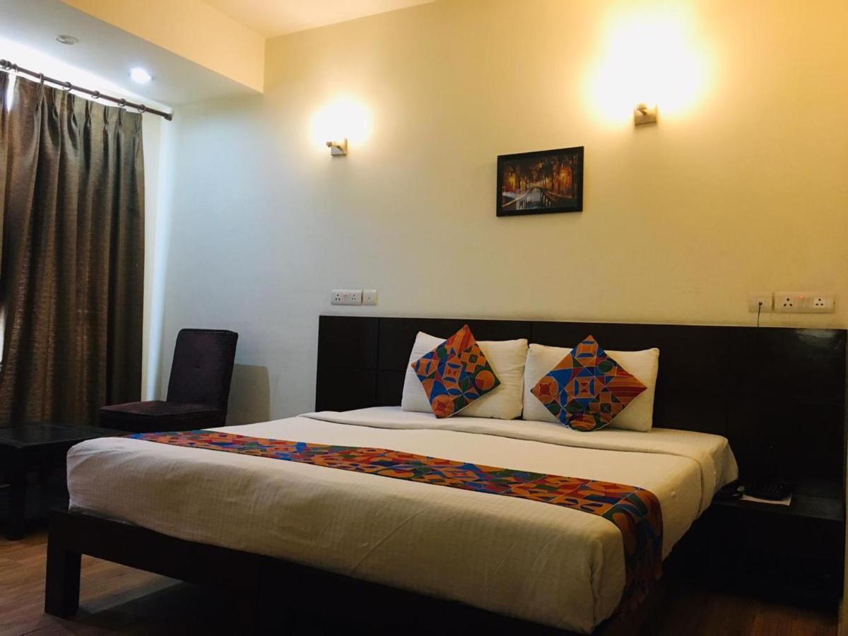 Hotel Merriment Alpha Noida Ngoại thất bức ảnh